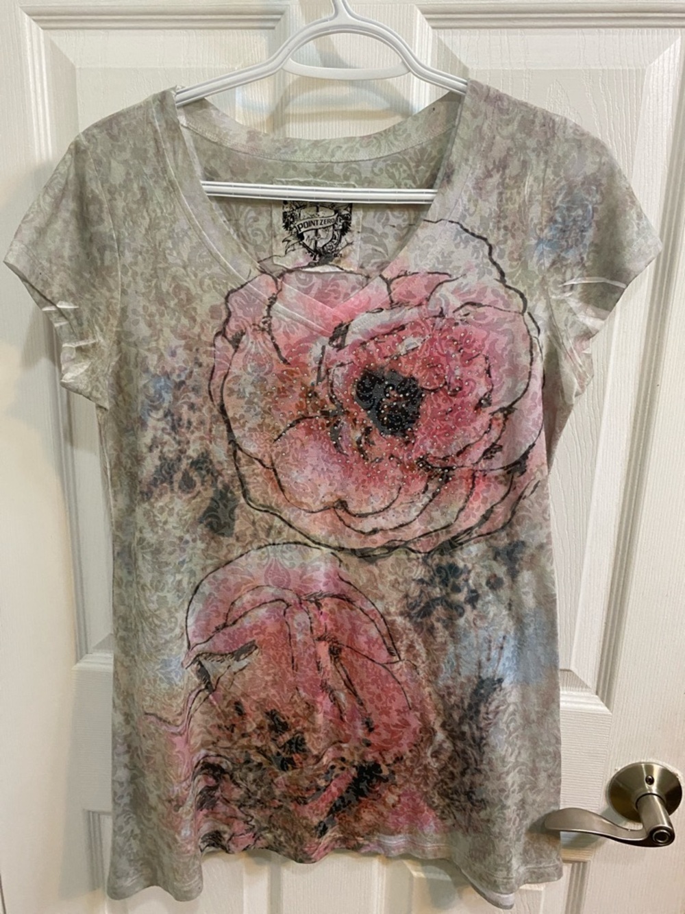 Point Zero Y2K Rhinestone Floral Women’s V Neck Tee Shirt Size Large Spring